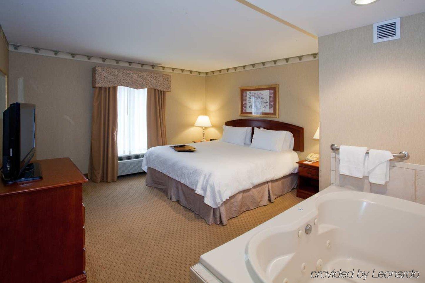 Hampton Inn Chicopee - Springfield Exterior foto